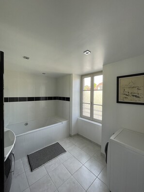 Baignoire, papier de toilette