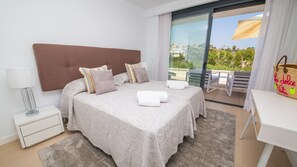 4 bedrooms, iron/ironing board, free WiFi, bed sheets