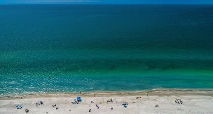 It’s a SHORE THING-Modern finishes! Short walk to the soft beaches on the Gulf
