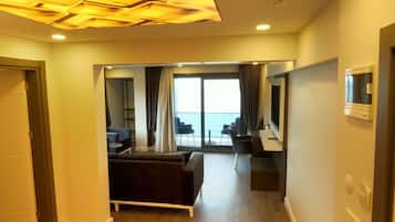 Grand Suite, Sea View | 1 bedroom, premium bedding, minibar, desk