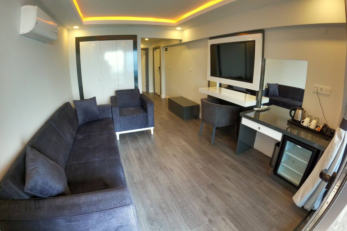 Ropa de cama de alta calidad, minibar, escritorio y wifi gratis