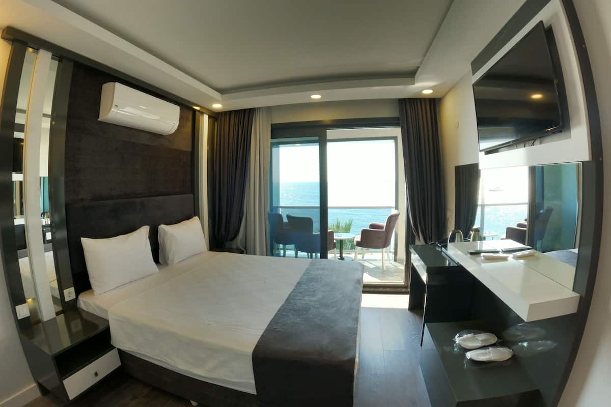 Camera Standard, vista mare | 1 camera, biancheria da letto di alta qualità, minibar, una scrivania