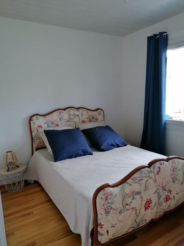 2 bedrooms, iron/ironing board