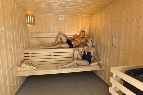 LA CABANE AUX ECREVISSES- FEET IN THE WATER