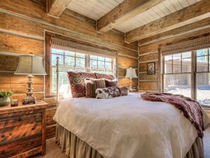 5 bedrooms, iron/ironing board, WiFi, bed sheets