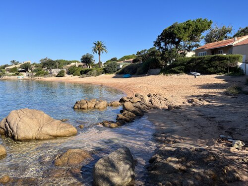 House with a beautiful view, facing the sea, confidential beach 30 metres away