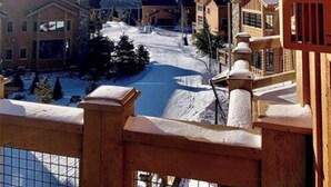 A residential area with houses, a clear sky, and a snow-covered ground. - Mountain top spacious townhome in 7 Springs Southwind (Champion)