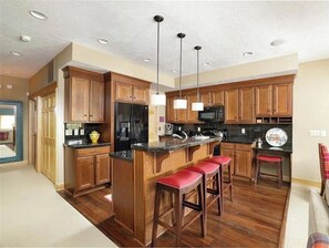Fridge, microwave, oven, stovetop - Mountain top spacious townhome in 7 Springs Southwind (Champion)