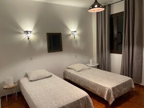 6 bedrooms, iron/ironing board, free WiFi, bed sheets