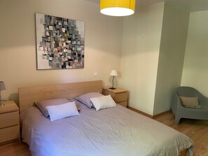 6 Schlafzimmer, Bügeleisen/Bügelbrett, kostenloses WLAN, Bettwäsche