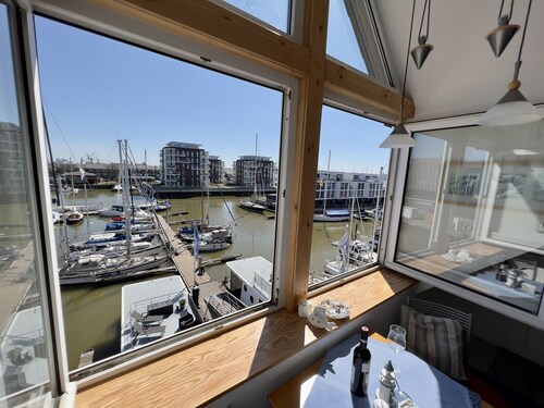 Fewo mit Loft Charakter direkt in der City Marina /Hafen mit traumhaftem Blick