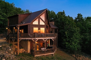 Exterior - Cascading View Lodge♡ Mtn Views, hot tub, fire pit, < 20 min from Blue Ridge (Blue Ridge)