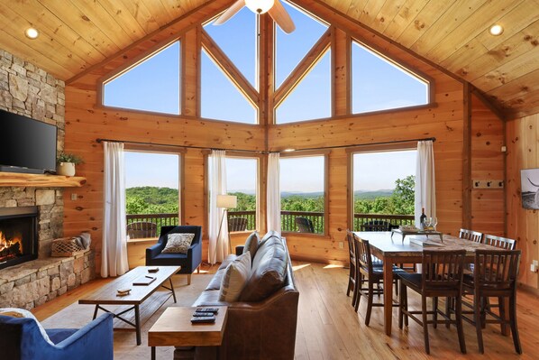 تلفزيون ذكي، مدفأة، مشغل دي في دي، كُتُب