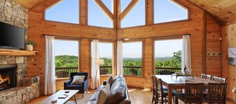 Cascading View Lodge♡ Mtn Views, hot tub, fire pit, < 20 min from Blue Ridge