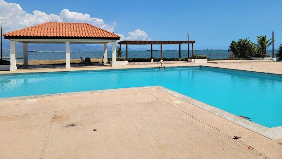 Bayfront Villas and Apt