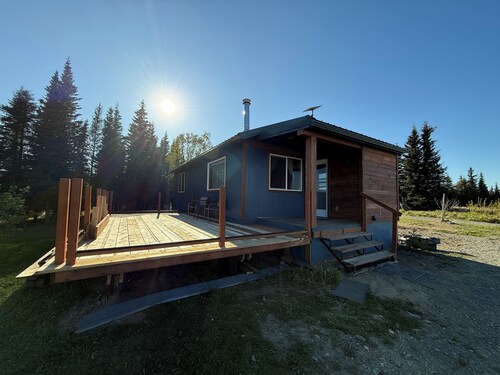 Cozy and private. 6 min drive to Beach with volcanic views. 