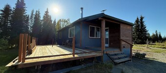 Cozy and private. 6 min drive to Beach with volcanic views. 