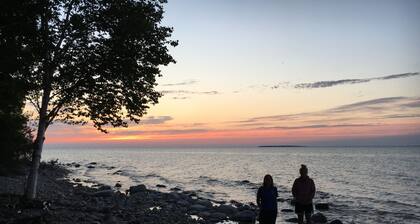 Beautiful, well maintained home on Lake Michigan at Indian Point!