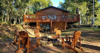 Log Home on Leader Lake- Quiet and Beautiful Sand Bottom Lake, Swim Fish Paddle