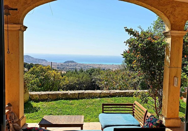 Property grounds - Fantastic sea view villa in a quiet location (Nice)