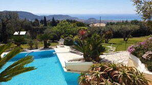 Pool - Fantastic sea view villa in a quiet location (Nice)