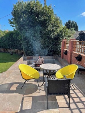 Outdoor dining - Elmside, The New Forest Retreat  (Southampton)