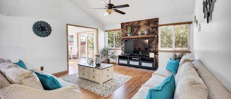 Smart TV, table tennis