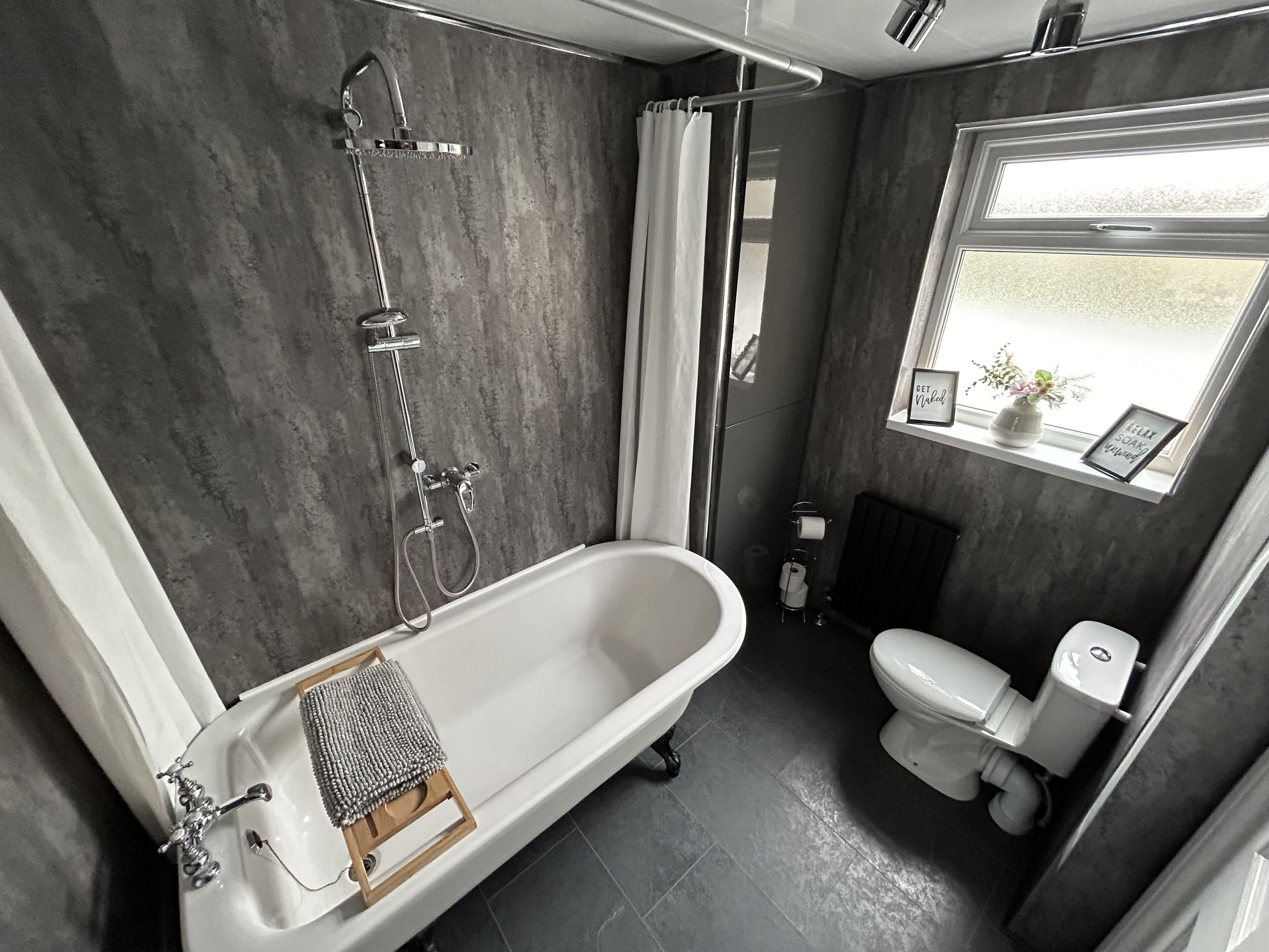 Combined shower/bathtub, hair dryer, towels, soap