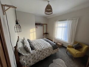 3 soverom, safe på rommet, strykejern/-brett og reiseseng for barn