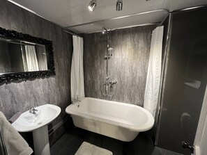 Combined shower/bathtub, hair dryer, towels, soap