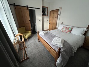 3 Schlafzimmer, Zimmersafe, Bügeleisen/Bügelbrett, Reisekinderbett