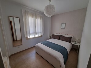 1 chambre, fer et planche à repasser, Wi-Fi gratuit, draps fournis