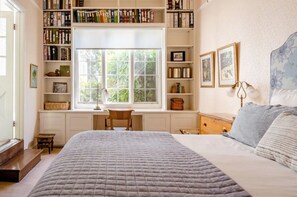 5 bedrooms, desk, iron/ironing board, free WiFi