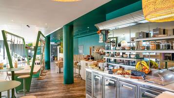 Dagelijks ontbijtbuffet (EUR 13 per persoon)