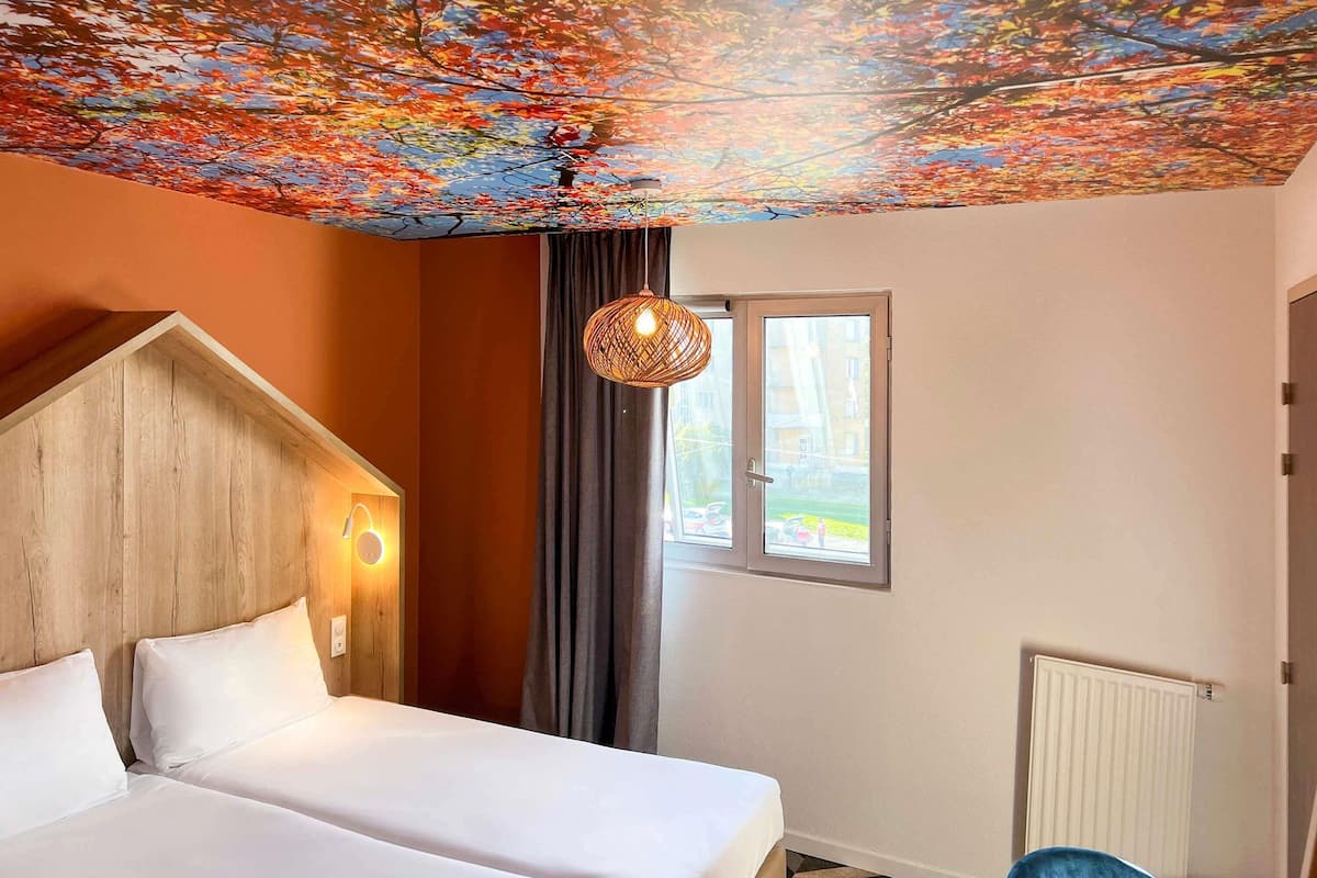 Quarto standard, 2 camas de solteiro | Escrivaninha, espaço de trabalho para notebook, quartos à prova de som