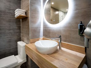 Desk, laptop workspace, soundproofing, free WiFi - Ibis Styles Chatenay-Malabry Paris Sud (Chatenay-Malabry)