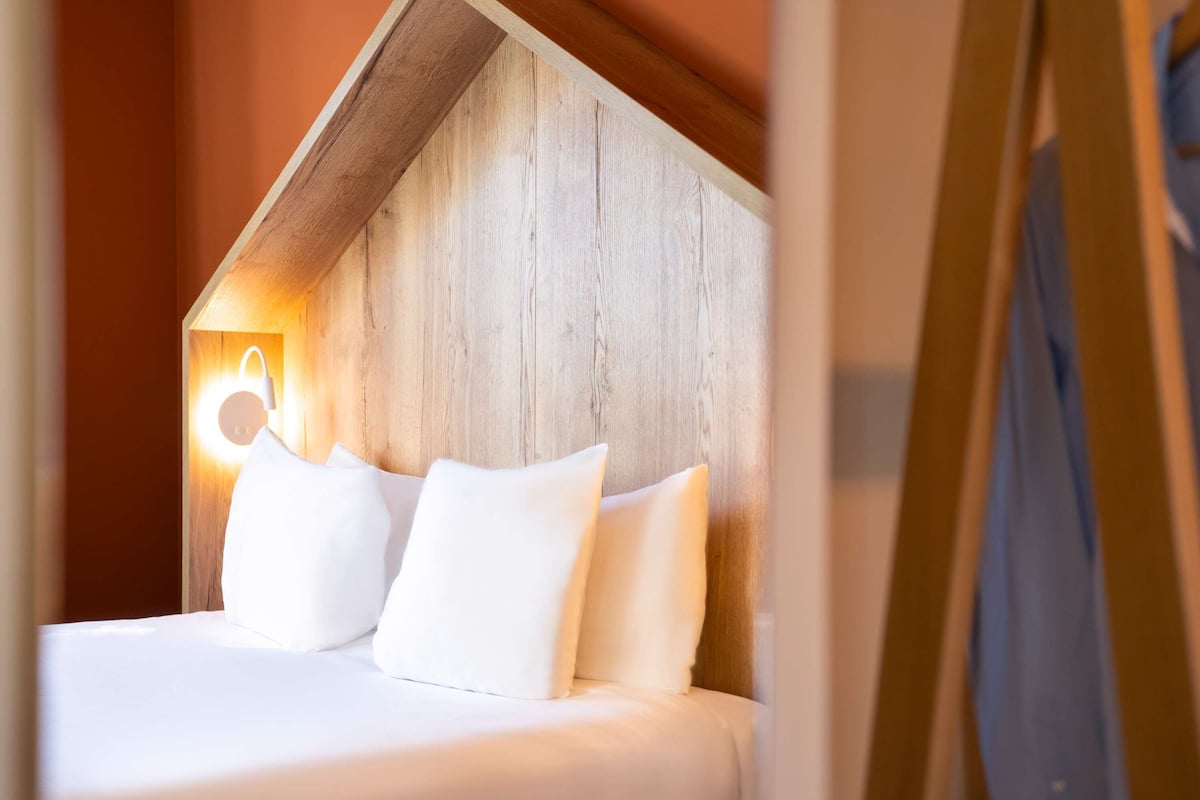 Standardzimmer, 1 Doppelbett | Schreibtisch, laptopgeeigneter Arbeitsplatz, schallisolierte Zimmer