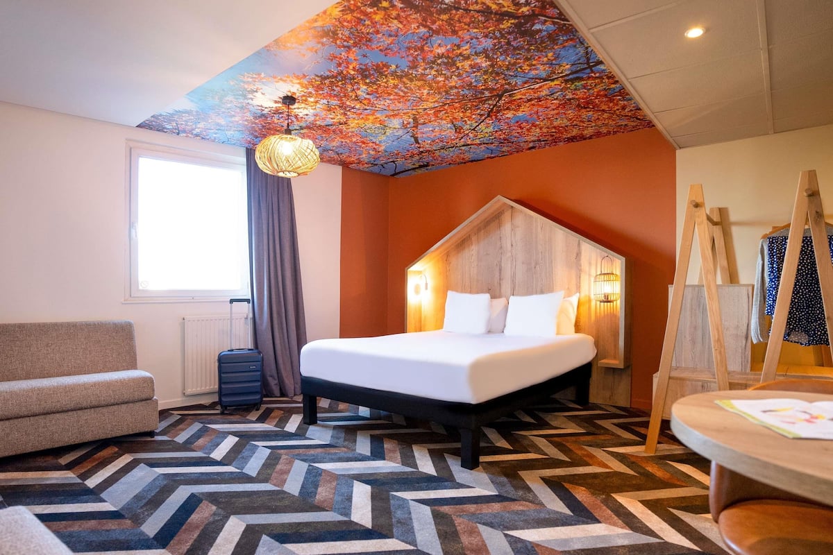 superior room, 1 double bed with sofa bed (with double bed and double sofabed) | desk, laptop workspace, soundproofing, free wifi