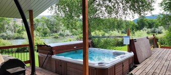 Spacious Riverside Four Bedroom Retreat