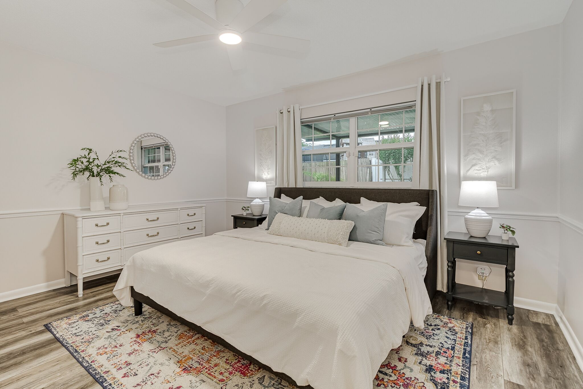 3 makuuhuonetta, työpöytä, silitysrauta/-lauta, ilmainen Wi-Fi