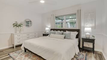 3 makuuhuonetta, työpöytä, silitysrauta/-lauta, ilmainen Wi-Fi