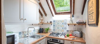 Cosy Barn Cottage nestled in a Nature Haven with Enclosed Garden. Pets Welcome.