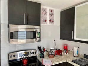 Hochstuhl, Kochgeschirr/Geschirr/Besteck