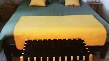 5 dormitorios, tabla de planchar con plancha, cuna de viaje