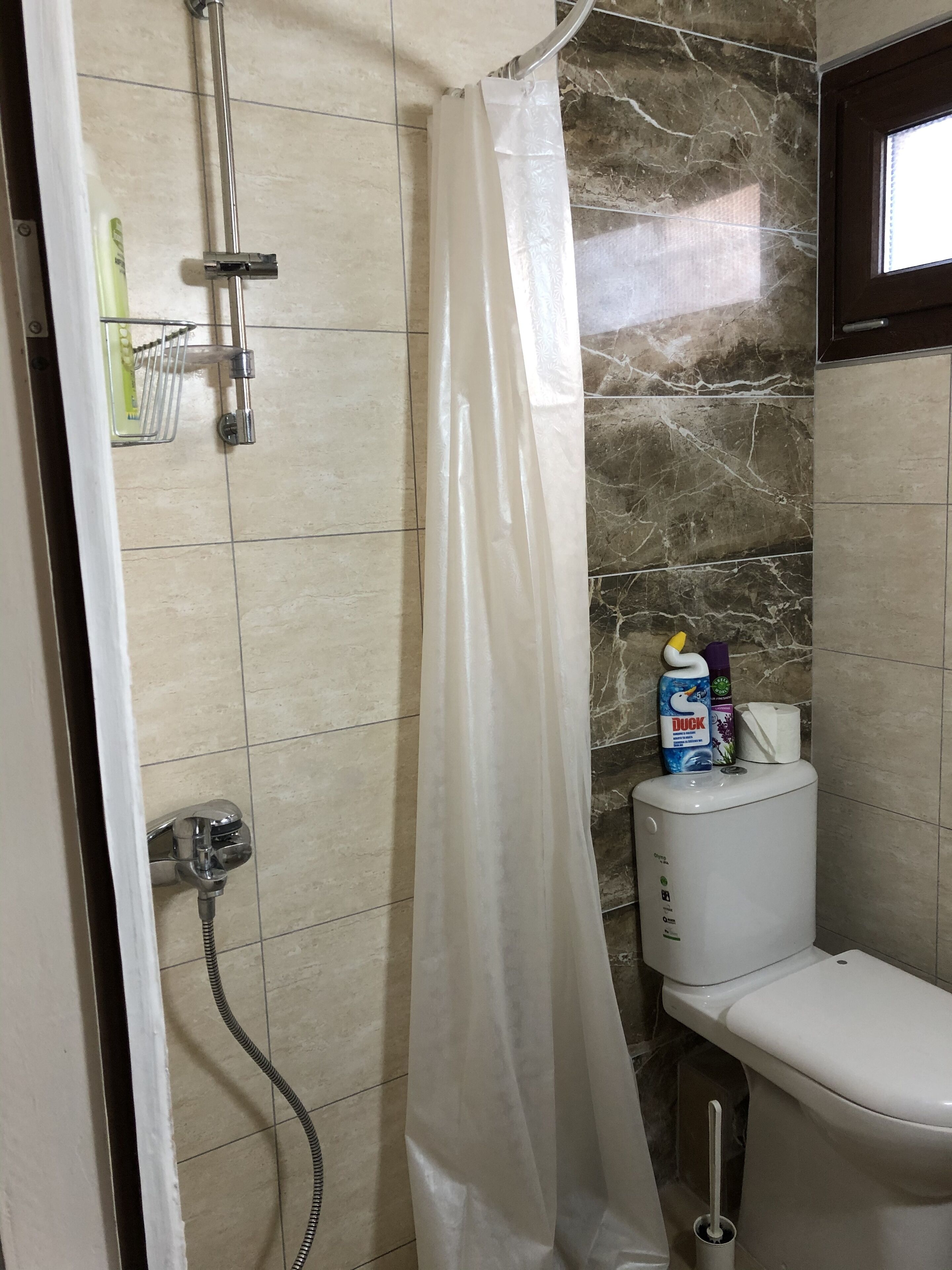 Doccia, asciugacapelli, asciugamani, sapone