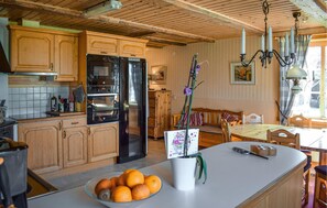Fridge, oven, stovetop, dishwasher - Gorgeous home in åryd with kitchen (Åryd)