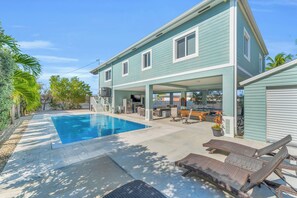 Piscina a l'aire lliure i piscina climatitzada