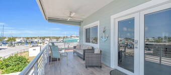 Spacious 10 person new home with heated pool in the heart of Key Largo.