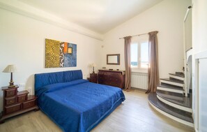 4 bedrooms, travel crib, free WiFi