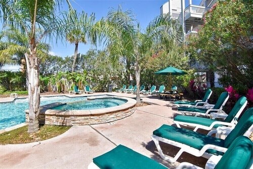 Galveston Island Condo with Direct Beach Access and Heated Pool 